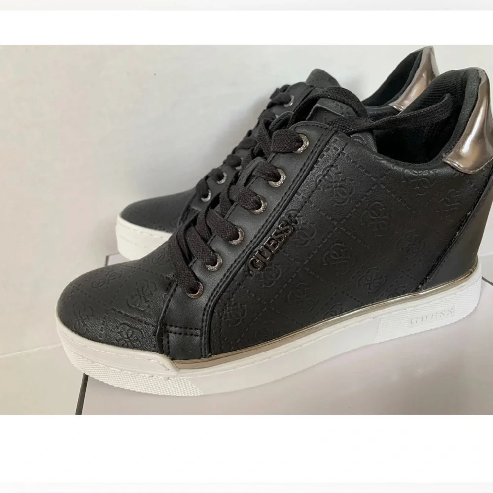 Women’s GUESS FLOWURS WEDGE Shoes Black Sz 8.5 M New with Box